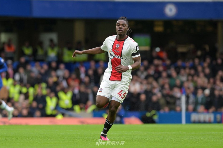 何紧盯卢库 何紧盯卢库